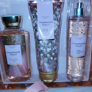 Beautiful RARE- Champagne Toast Set -BBW